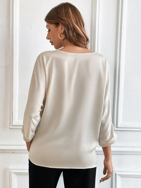 Blusa Minimalista Manga 3/4 com Decote em V - Munique