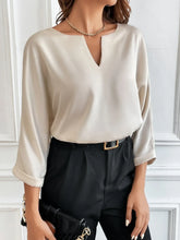 Blusa Minimalista Manga 3/4 com Decote em V - Munique